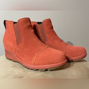 Evie Pull-on Suede Sorel bootie size 10 in rust orange